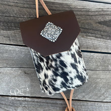 Load image into Gallery viewer, Cowhide Saddle Pouch