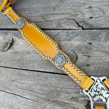 Load image into Gallery viewer, Yellow Spotted Breast Collar