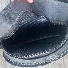 Load image into Gallery viewer, Blue Moon Phase Round Bag