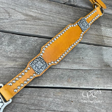 Load image into Gallery viewer, Yellow Spotted Breast Collar