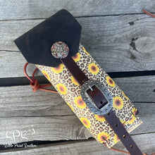 Load image into Gallery viewer, Leopard/Sunflower Print Bottle Holder
