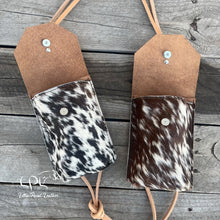 Load image into Gallery viewer, Cowhide Saddle Pouch