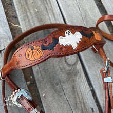 Load image into Gallery viewer, Medium Oil Halloween Tack Set
