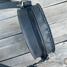 Load image into Gallery viewer, Blue Moon Phase Round Bag
