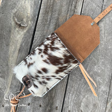 Load image into Gallery viewer, Cowhide Saddle Pouch- Square Concho
