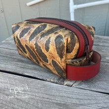 Load image into Gallery viewer, Feather Print Dopp Bag
