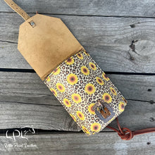 Load image into Gallery viewer, Saddle Pouch
