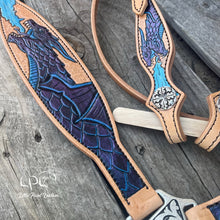 Load image into Gallery viewer, Blue/Black Color Shift Dragon Tack Set
