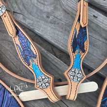 Load image into Gallery viewer, Blue/Black Color Shift Dragon Tack Set
