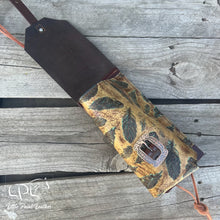 Load image into Gallery viewer, Feather Bottle Holder
