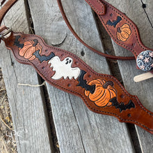 Load image into Gallery viewer, Medium Oil Halloween Tack Set
