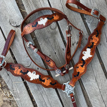 Load image into Gallery viewer, Medium Oil Halloween Tack Set
