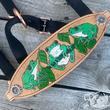 Load image into Gallery viewer, Frog Halter
