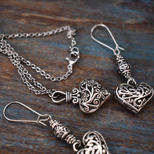Load image into Gallery viewer, Filigree Heart Necklace Set
