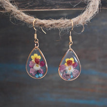 Load image into Gallery viewer, Clear Flower Earrings
